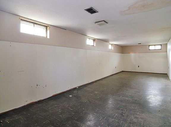 4th image of 5102 Longwood Ave