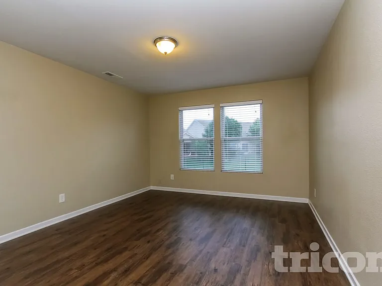 1615 Blue Grass Pkwy — Photo 7
