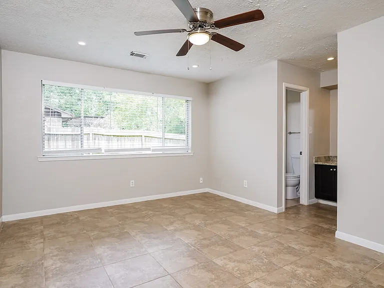 518 Magnolia Bnd — Photo 9