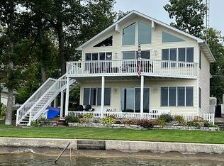 900 Ln 800 Snow Lk, Fremont, IN 46737