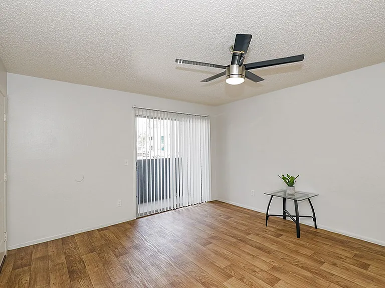 The Canyons on Colter Apartments — Photo 20