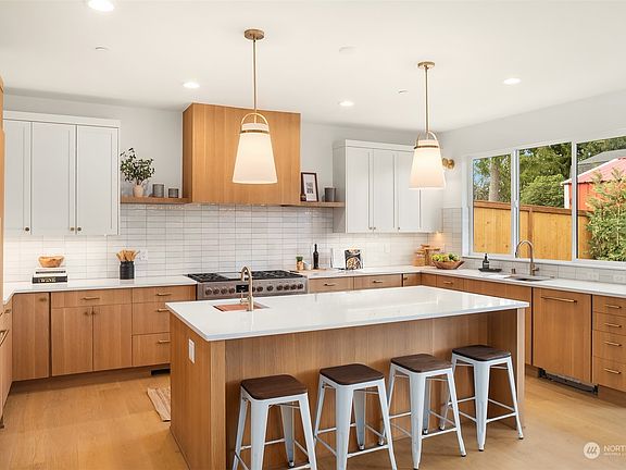 3rd image of 13642 NE 101st Street