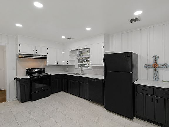 3rd image of 60 Russell Rd