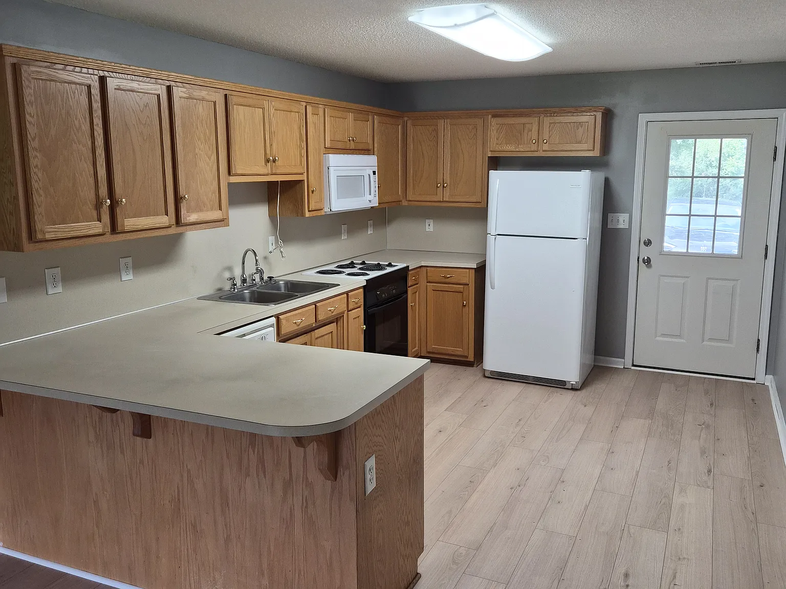 2 bed, $1,200 — Photo 4