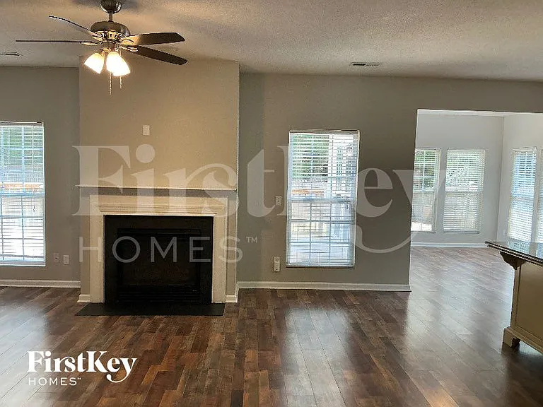 1317 Sharp Ridge Rd — Photo 2