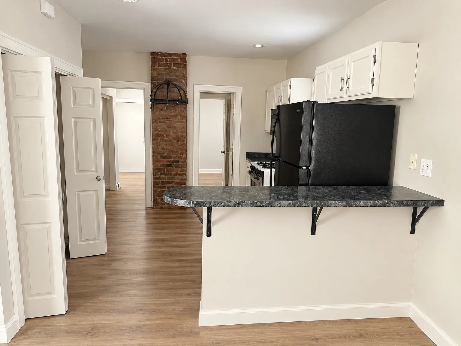 1 bed, 650 sqft, $1,300 — Photo 4