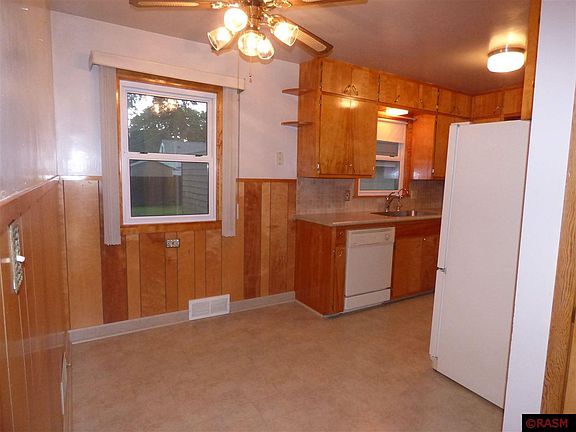 4th image of 414 N Belmont Dr