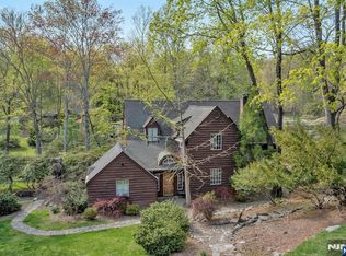 17 Hillside Ave, Upper Saddle River, NJ 07458