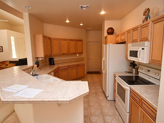 4th image of 523 W Moorwood St