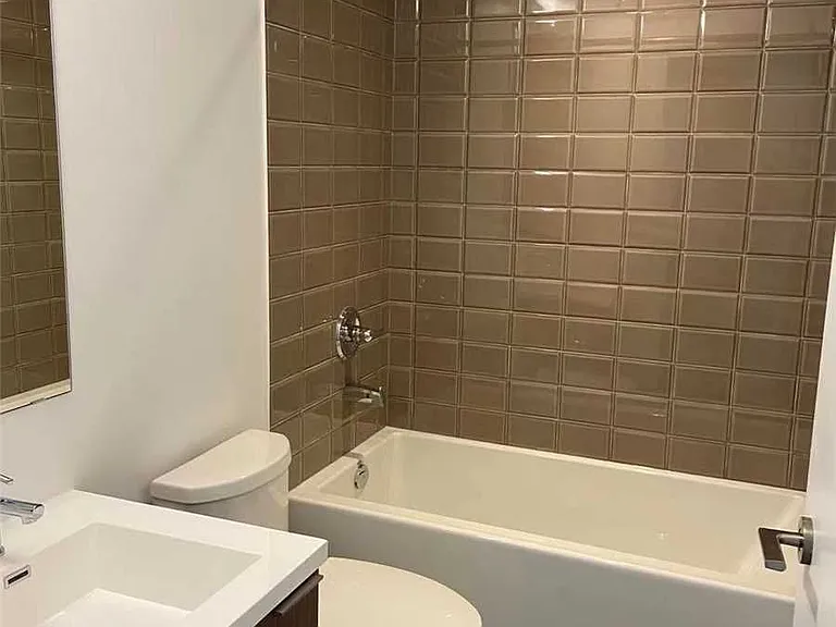 203 College St #508 — Photo 9