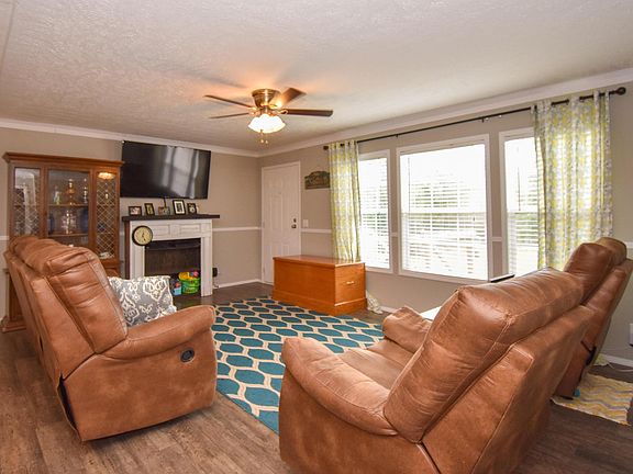 Image 5: Living Room