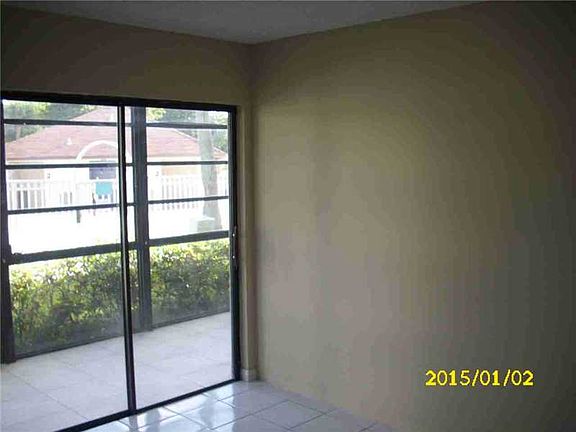 5th image of 827 NE 199th St APT 106