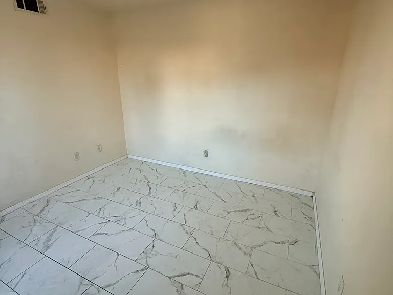 23903 Wilmington Ave — Photo 12