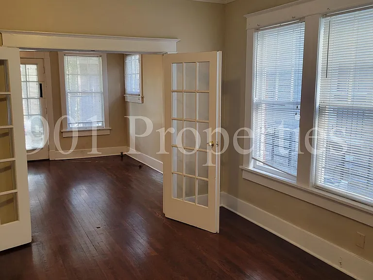 212 N Willett St #2 — Photo 4
