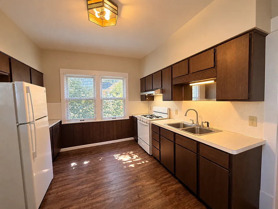 Move-In Special! Roomy 2 Bedroom Apartment On The Growing Nw Side! An Availability That Won't Last!
