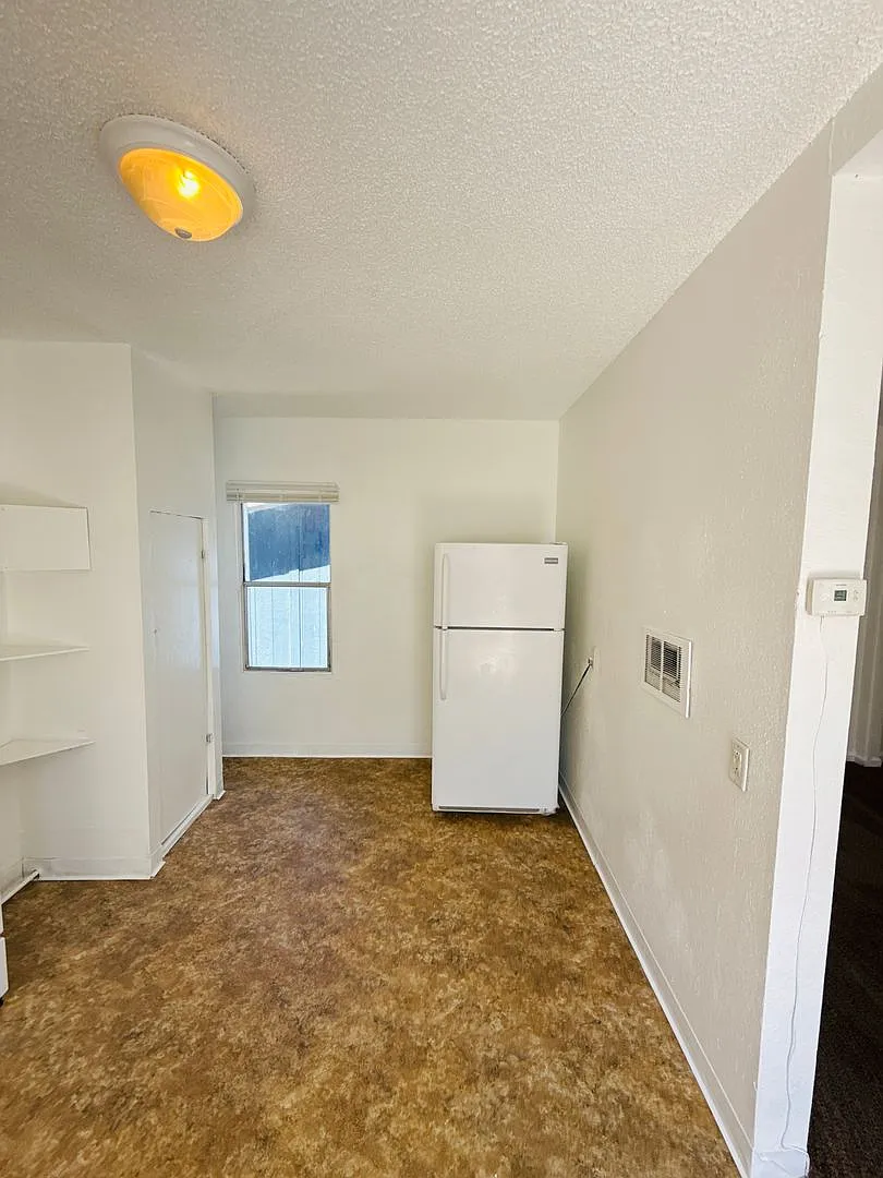 900 Owens — Photo 3