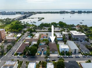114 S Lakeside Dr, Lake Worth, FL 33460