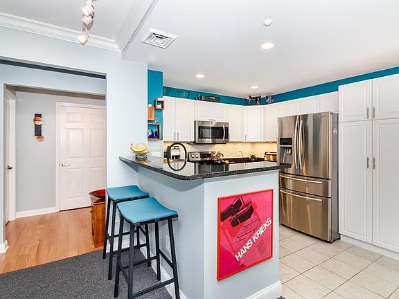 5th image of 10 Seaport Dr APT 2204