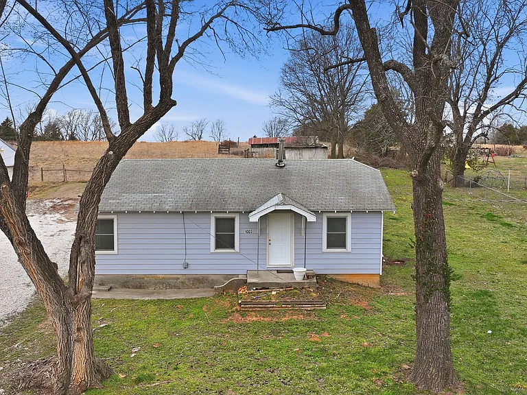 1003 Ross Rd — Photo 2