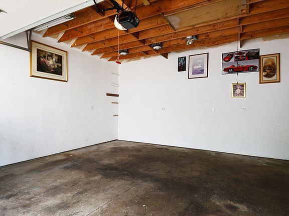 Huge 21'+ X 21'+ Garage with High Ceilings