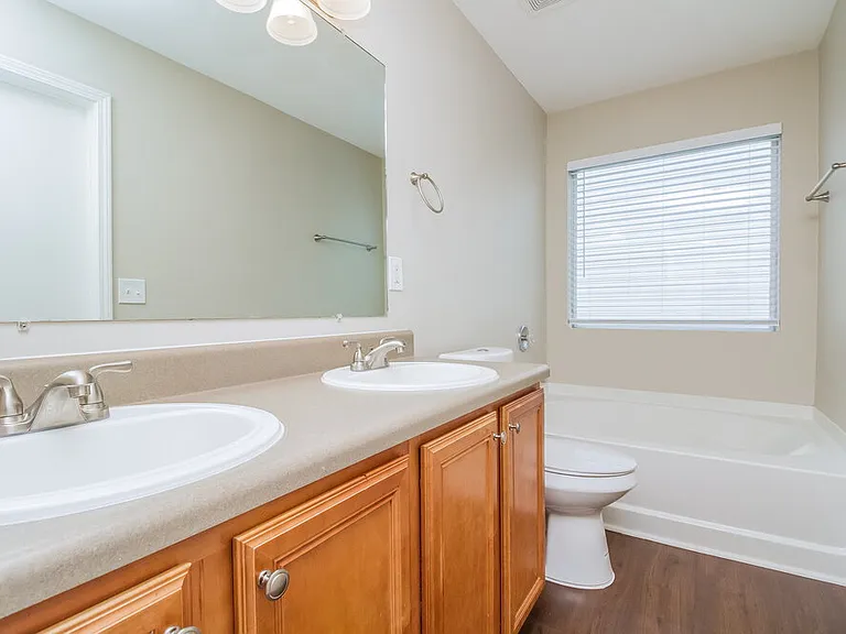 2776 Sutherland Dr — Photo 15