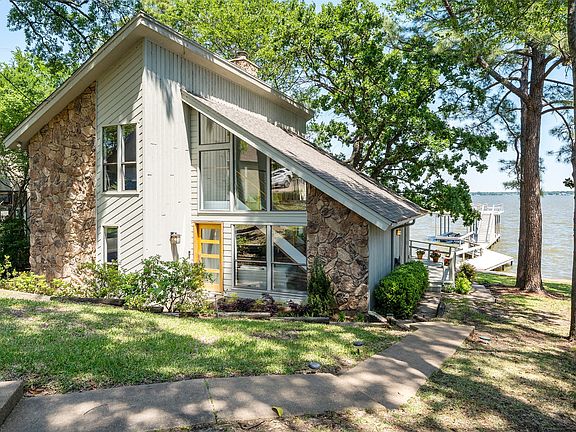 2nd image of 513 Winding Shore Dr