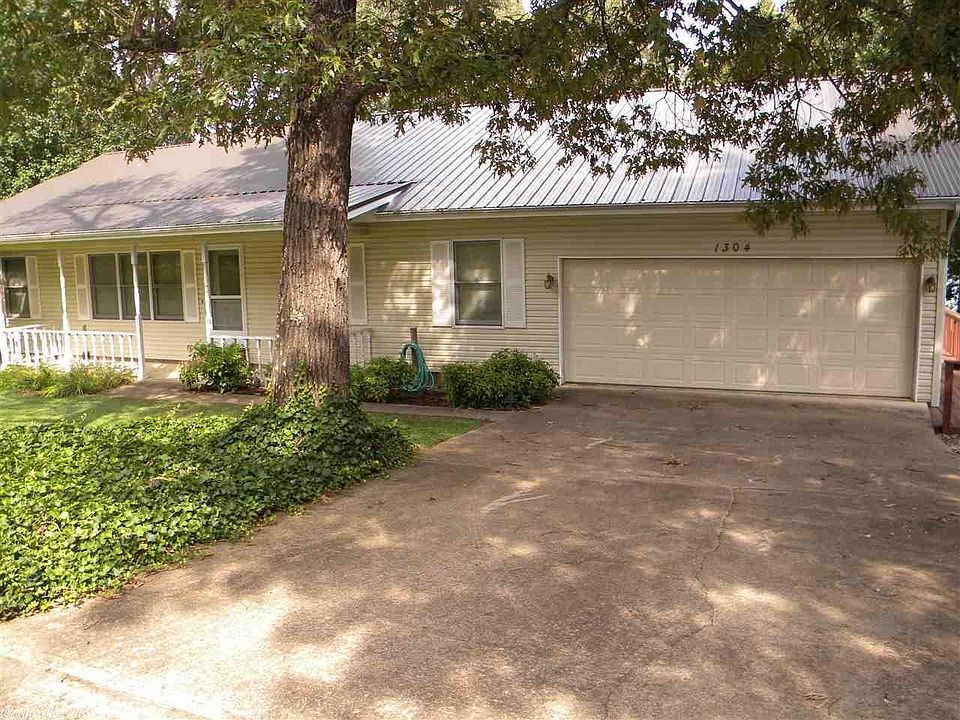 1st image of 1304 Emerald Ln