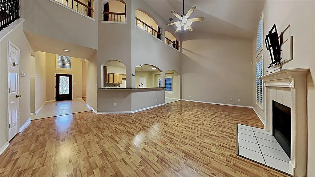 4 bed, 2.5 bath, 2467 sqft, $2,499 — Photo 1