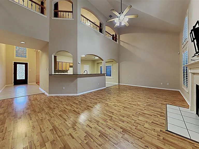 2114 Winding Hollow Dr — Photo 1