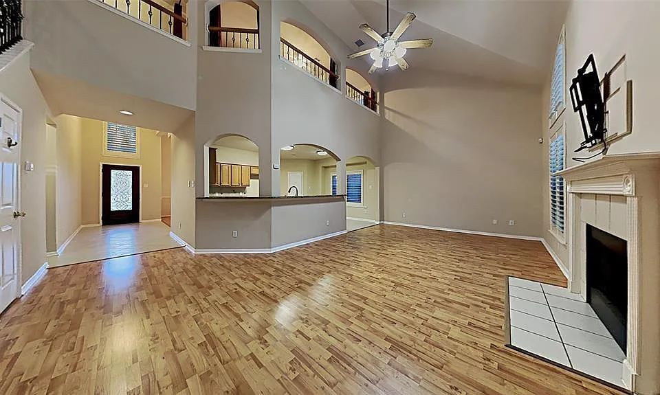2114 Winding Hollow Dr
