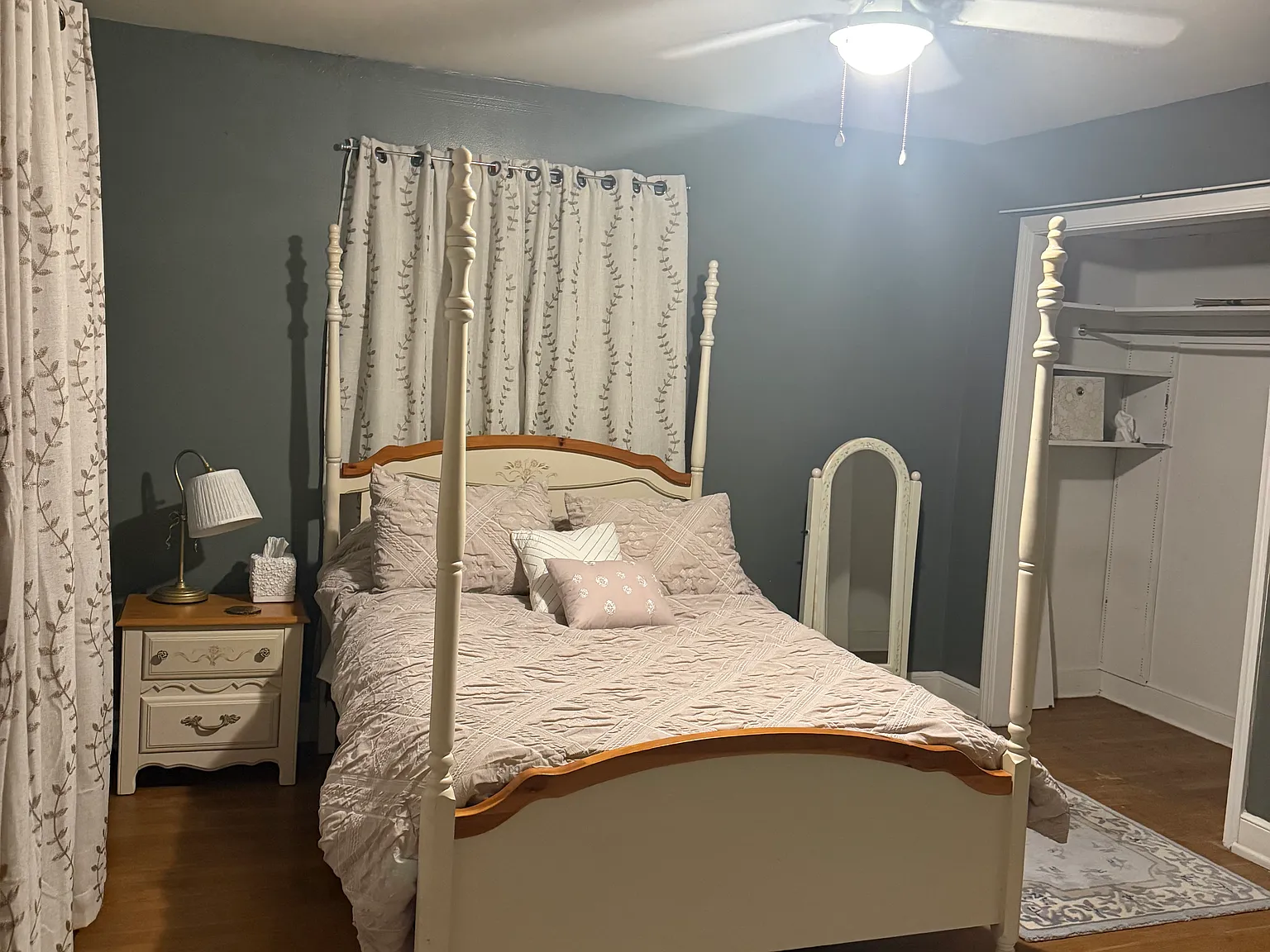 4 bed, 2592 sqft, $700 — Photo 1