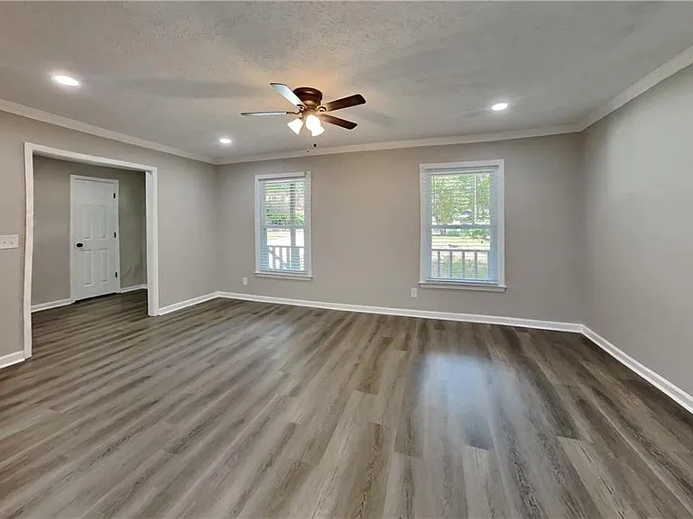 798 Brownlee Ln — Photo 4