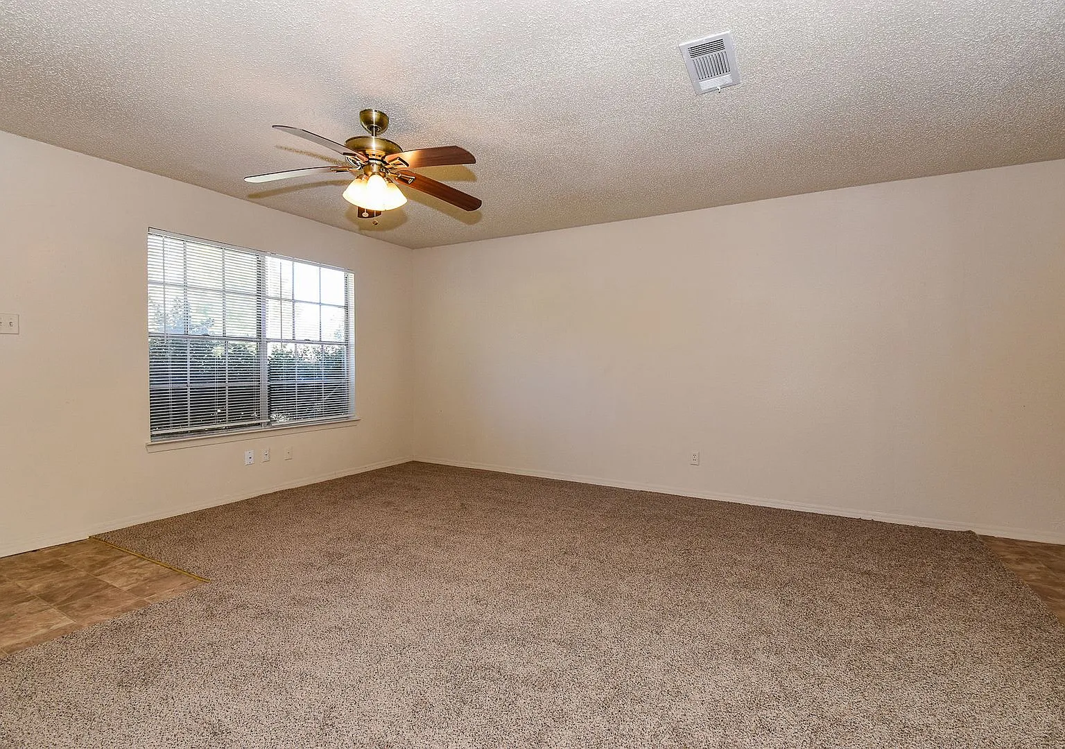 3307 Maple - House — Photo 4