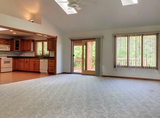 1110 Merry Dell Dr, Oregon, OH 43616