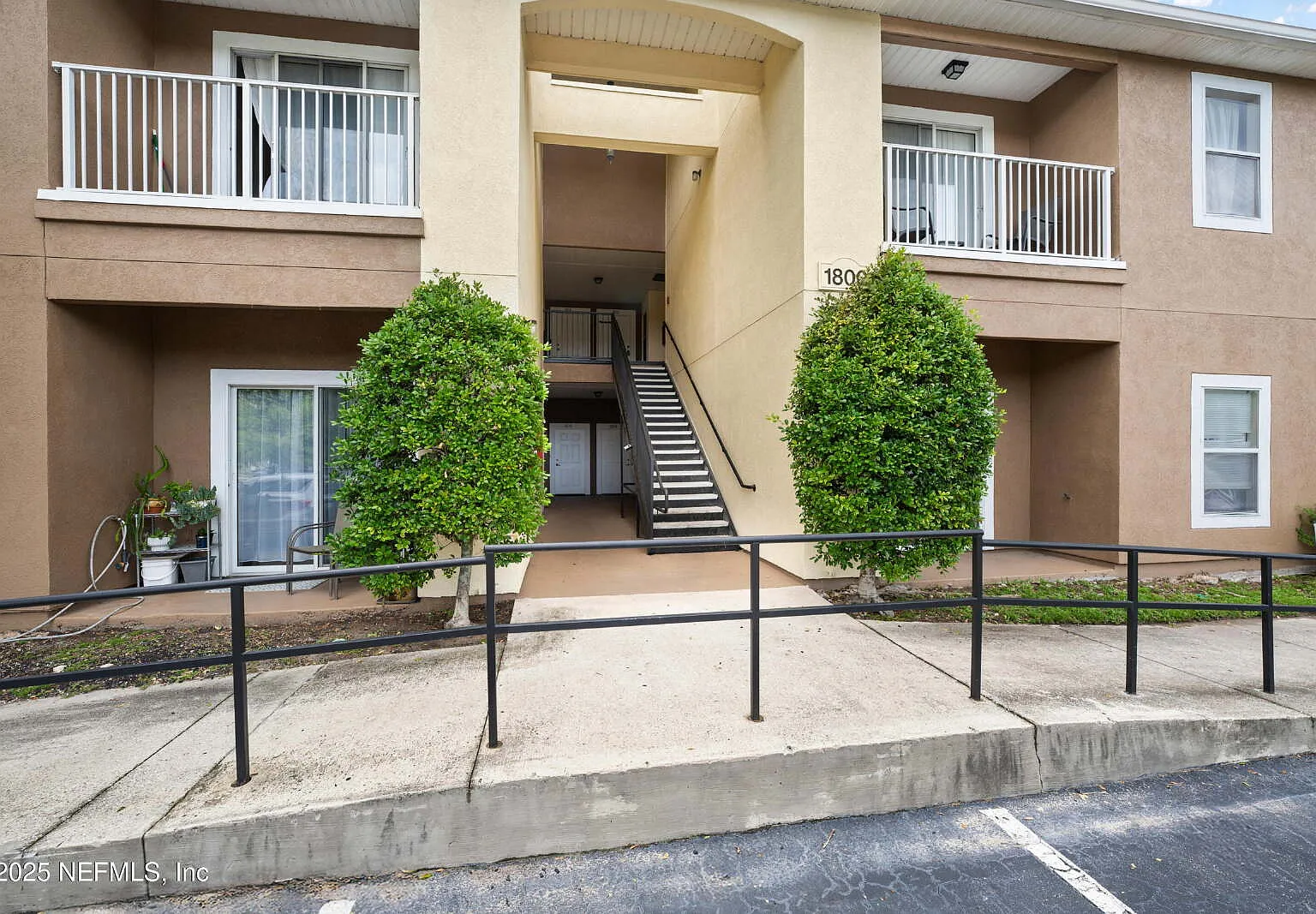 2 bed, 2.0 bath, 1118 sqft, $1,095 — Photo 1
