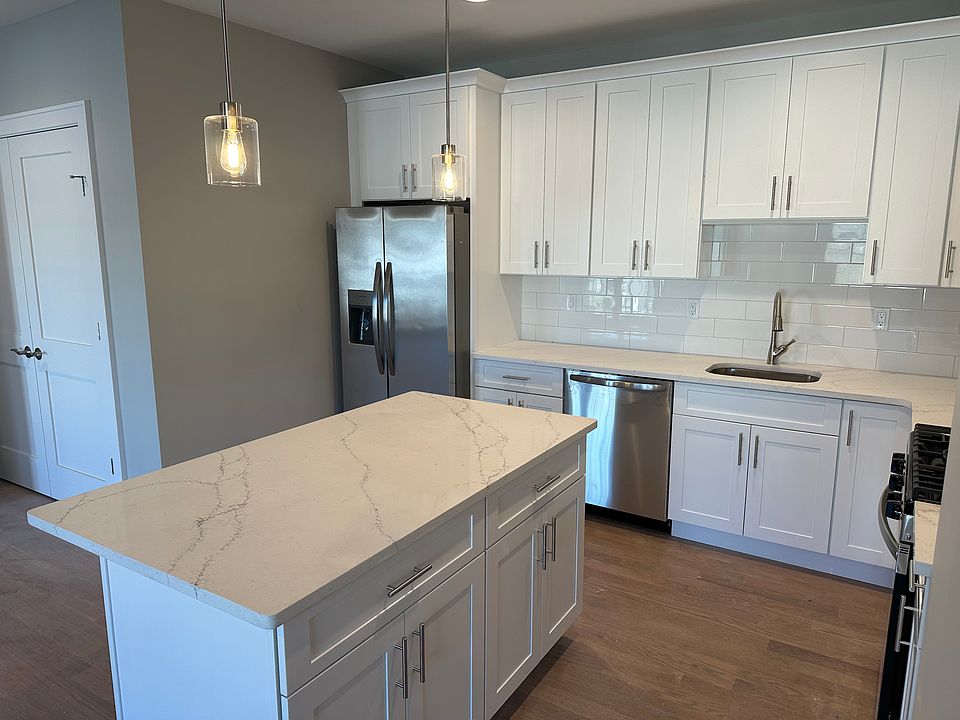 1st image of 400 Oak St #3C