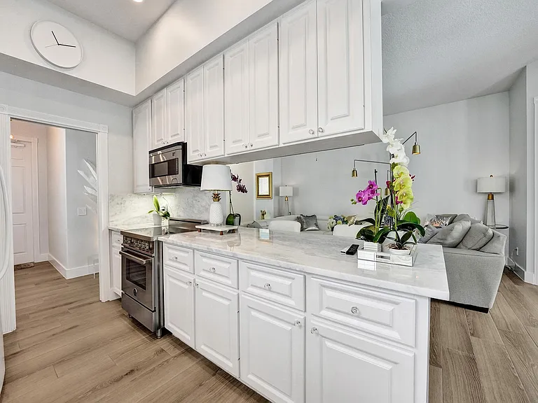 2697 James River Rd — Photo 13