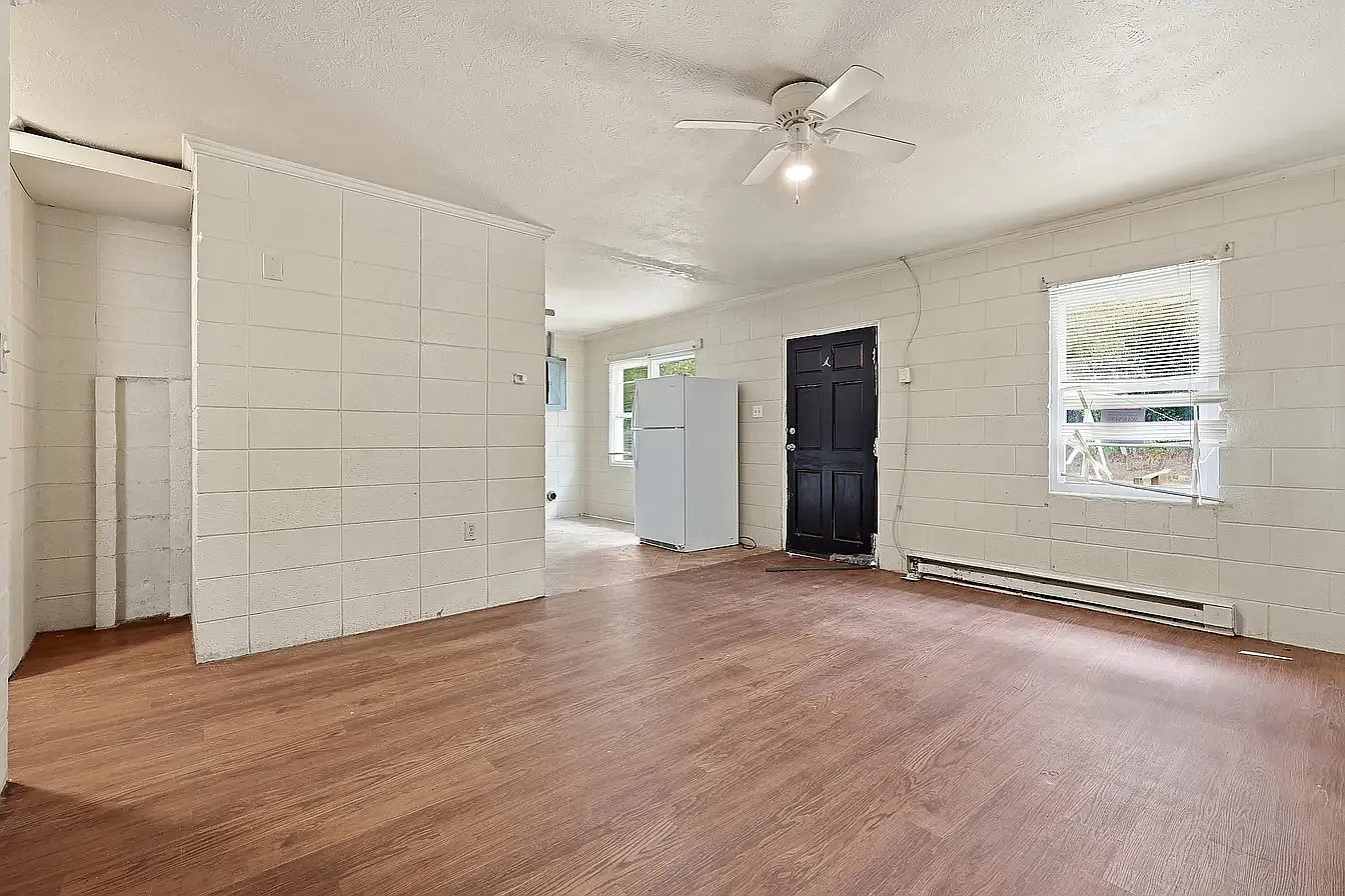 2 bed, 1.0 bath, 790 sqft, $900 — Photo 3