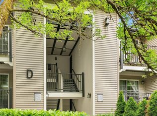 215 9th St APT D302, Kirkland, WA