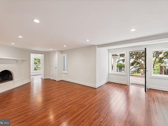 5th image of 1537 N Colonial Ter #A