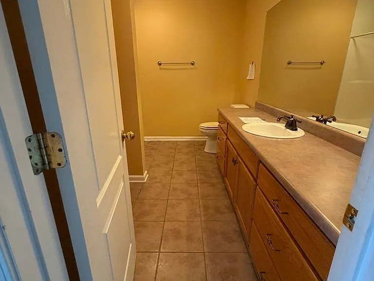 511 W Watts St — Photo 13