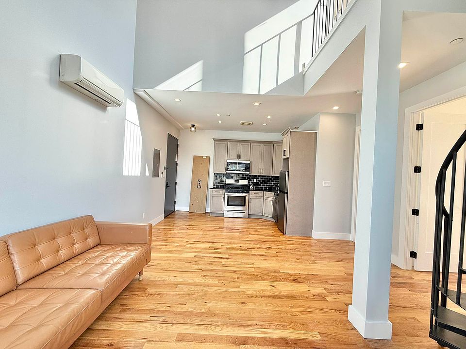 1st image of 2266 Pacific St #4L