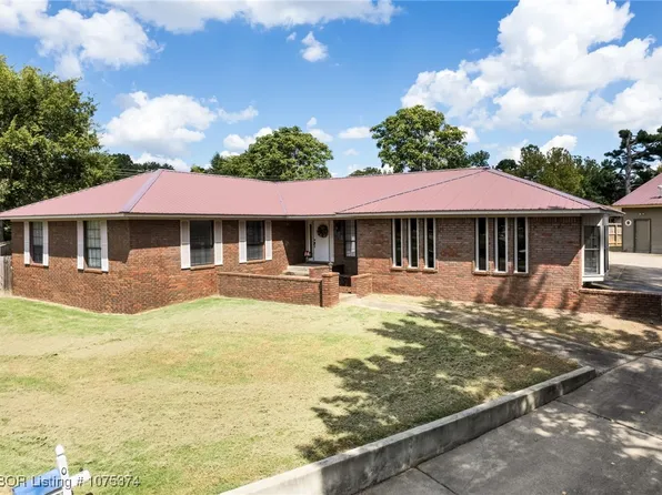 104 Chantilly St, Poteau, OK 74953