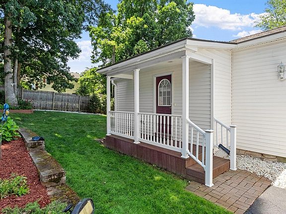 4th image of 5 Aspen Rd