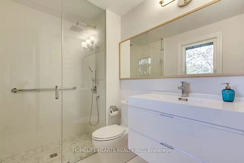 Burlington House for rent - 5 Bedrooms — photo 25