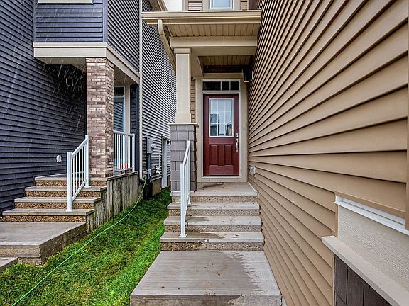 2nd image of 5435 Hawthorn Way SW