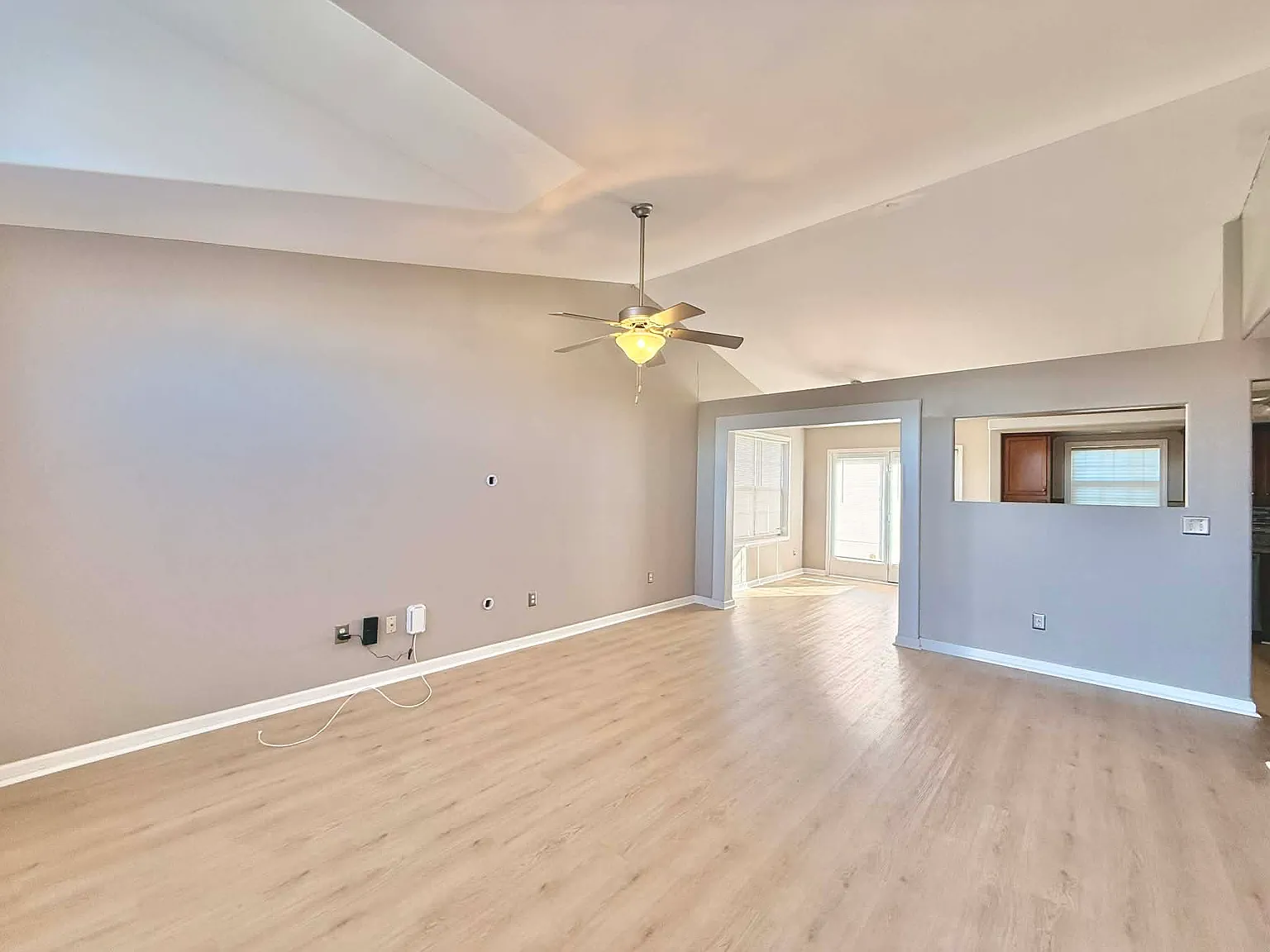 3 bed, 1327 sqft, $1,950 — Photo 2