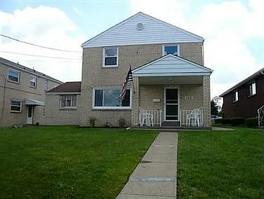 526 Montclair St photo 1