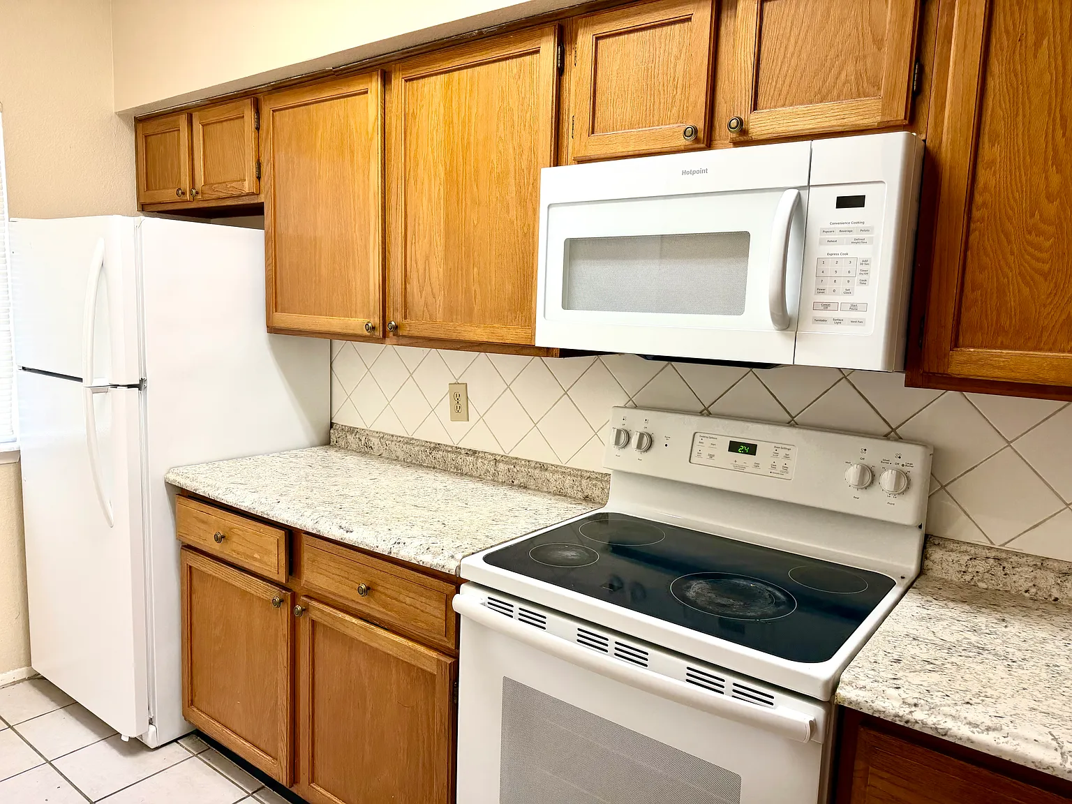2 bed, 2.5 bath, 1368 sqft, $1,750 — Photo 3