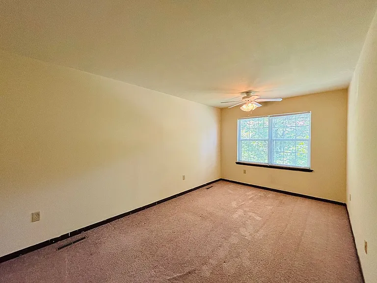 327 Charles St — Photo 10